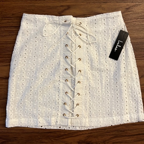 NWT Lulus Adrienne White Eyelet Lace-Up Mini Skirt - Picture 4 of 6